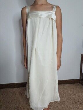 Us Angels White Silk Dress With Satin Ribbon Size 10